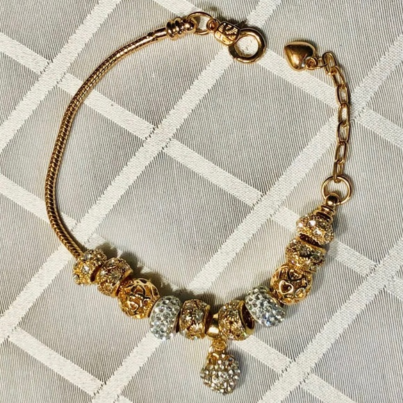 GOLD TONE CHARM BRACELET WITH 11 CHARMS 7.5 inches with a 2 inch extension chain - Picture 2 of 4
